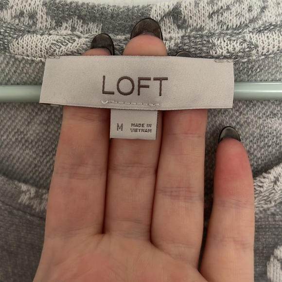 Loft cropped gray floral sweater - Picture 3 of 3